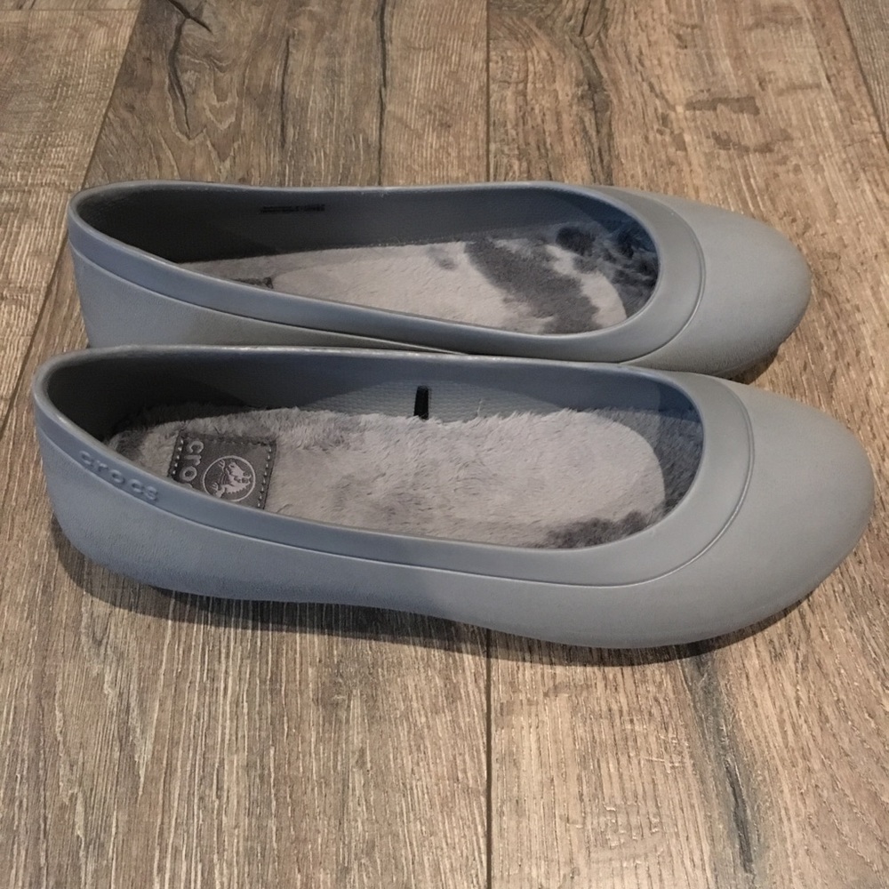 CROCS gray fur-lined flats size 10